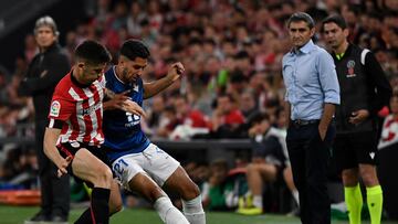 Athletic Bilbao's Spanish midfielder Oihan Sancet (L) fights for the ball with Athletic Bilbao's Spanish defender Ander Capa during the Spanish league football match between Athletic Club Bilbao and Real Betis at the San Mames stadium in Bilbao on May 4, 2023. (Photo by ANDER GILLENEA / AFP)