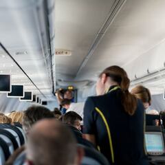 Una azafata desvela los hábitos de los españoles en el avión: “No lo he visto en otro país”