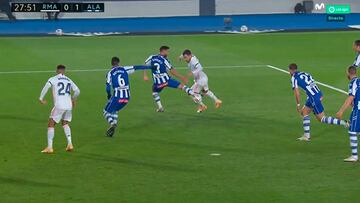 La polémica jugada de Hazard: Ramos y Carvajal pidieron penal
