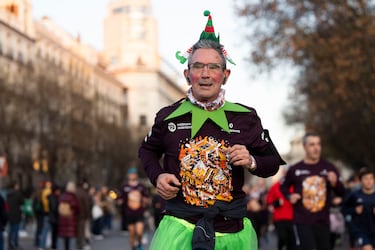 Mucho humor, alegría y disfraces en la carrera popular de la San Silvestre Vallecana. 