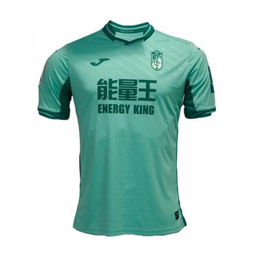 Proponen en redes diseño para playeras de Cruz Azul con nueva marca