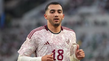 San Diego (United States), 11/06/2023.- Mexico midfielder Luis Chavez runs downfield during the first half of a MexTour 2023 soccer match between Cameroon and Mexico at Snapdragon Stadium in San Diego, California, USA, 10 June 2023. (Camerún, Estados Unidos) EFE/EPA/ALLISON DINNER
