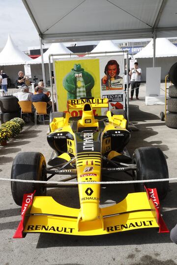 Tercera edici車n de la reuni車n y exhibici車n de autom車viles cl芍sicos en el circuito del Jarama