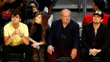 LOS ANGELES, CALIFORNIA - APRIL 28: Jack Nicholson attends a game between the Memphis Grizzlies and the Los Angeles Lakers in the first half in Game Six of the Western Conference First Round Playoffs at Crypto.com Arena on April 28, 2023 in Los Angeles, California. NOTE TO USER: User expressly acknowledges and agrees that, by downloading and/or using this photograph, user is consenting to the terms and conditions of the Getty Images License Agreement.   Ronald Martinez/Getty Images/AFP (Photo by RONALD MARTINEZ / GETTY IMAGES NORTH AMERICA / Getty Images via AFP)