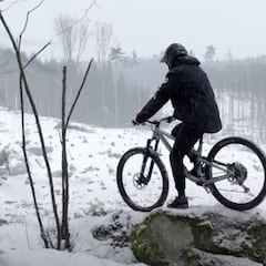 Los mejores vídeos de MTB: hielo, Fiesta, un helicóptero y un corto