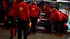 Leclerc hace una parada con el Ferrari durante el GP de Gran Bretaña.
