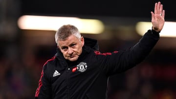 20 November 2021, United Kingdom, Watford: Manchester United manager Ole Gunnar Solskjaer applauds the fans after the final whistle of the English Premier League soccer match between Watford and Manchester United at Vicarage Road Stadium. Photo: John Walt