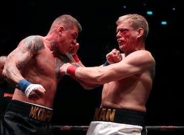 El BKB (Bare-knuckle boxing) es el deporte del boxeo sin el uso de guantes de boxeo u otro acolchado en las manos de los participantes.