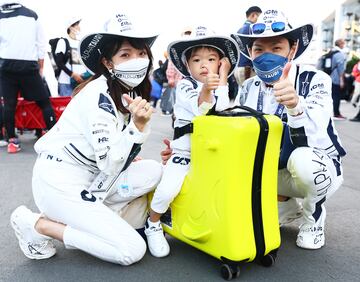 Durante la práctica del Gran Premio de Japón, desarrollado en el circuito de Suzuka, se ha podido ver un desfile de los sombreros más variopintos.