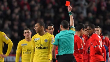 Mbappé vio la roja el pasado día 30 de enero por una durísima patada por detrás a un jugador del Rennes.