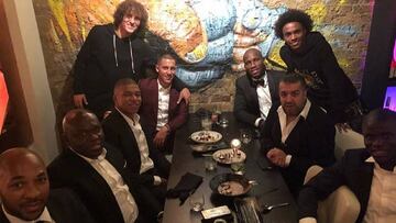 Kylian Mbappé (PSG) cenó con David Luiz, Willian, Hazard, Drogba y Kanté, del Chelsea.