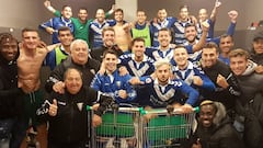 Los jugadores del Badalona celebran una victoria en Liga.