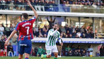Isco celebra su tanto ante el Huesca.