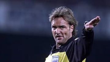 <B>ARBITRO ELEGIDO.</B> El sueco Ander Frisk será el encargado de pitar el partido de octavos de final que enfrentará a España y la República de Irlanda.