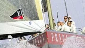 <b>EL PRIMER AVISO. </b>El Luna Rossa italiano debutó con una clara victoria y le dio el primer aviso al poderoso BMW Oracle Racing.