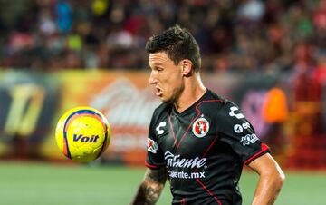 Es un recuperador de balones que además sabe distribuirlos a lo largo y ancho de la cancha. Todo un referente para el Club Tijuana.