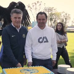 ¡Así festejó el América su aniversario! Pastel y Raúl Jiménez de visita en el Nido
