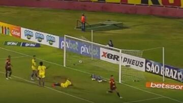 ¡Qué cabezazo! El gol anulado que frustró el debut de Parraguez