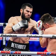 Beterbiev arrolla a Smith