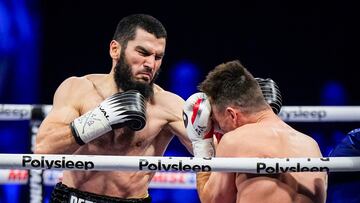 El ruso nacionalizado canadiense Artur Beterbiev contra el británico Callum Smith en Quebec.