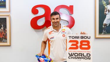 Toni Bou visita la redacción del Diario AS tras su 38º título.