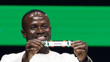 Sadio Mané saca la papeleta de Nigeria en el sorteo.