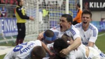 Ra¨²l participa en la goleada del Schalke al Kaiserslautern