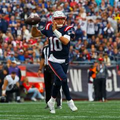 Reporte: Mac Jones podría perderse varias semanas por esguince de tobillo