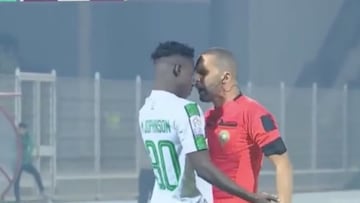 During the Youssoufia Berrechid vs MAS Fés match in the Moroccan league Botola Pro 1, Johnson was given a yellow card by the referee, who then shoves him.