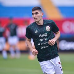 Johan Vásquez, de las figuras en el Genoa vs Cagliari