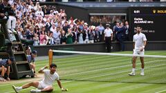Carlos Alcaraz vence a Novak Djokovic en Wimbledon.