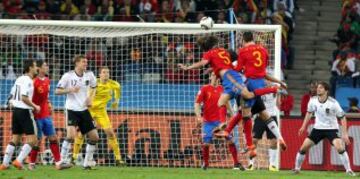 Iniesta marcó el gol de la final del Mundial de Sudáfrica, pero existió esa posibilidad gracias al magnífico cabezazo de Puyol en la semifinal ante Alemania.