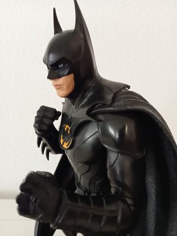 Batman de Michael Keaton en The Flash por McFarlane Toys