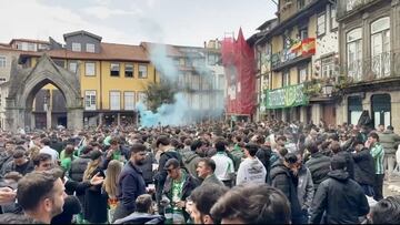 Los aficionados del Betis, en Guimaraes.