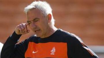Van Marwijk: "Con Inglaterra vimos que nadie gana su primer partido fácilmente"