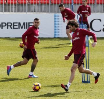 En el entrenamiento, Simeone dio pistas de los posibles titulares ante el Deportivo. 