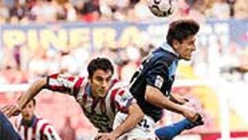 <b>SE EMPLEARON A FONDO.</B> Sporting y Tenerife ofrecieron en El Molinón un derroche de fuerza, pero los locales fueron más hábiles para ganar.