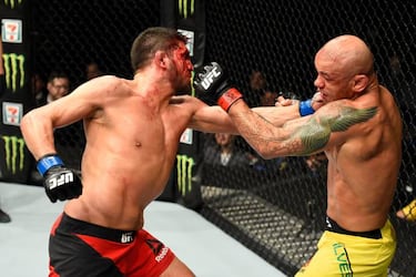 Johnson vuelve a rendirse ante Cormier y se retira en el UFC 210