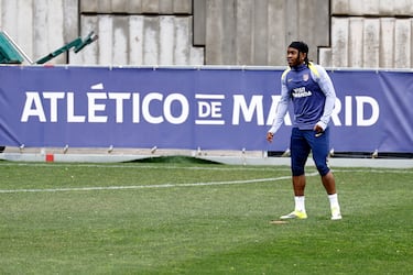 Ademola Lookman durante el entrenamiento del Atlético de Madrid en el Cerro del Espino.
