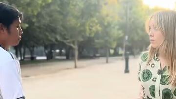 Estadounidense graba su encuentro con un hincha de Colo Colo y sorprende a todos con su acento ‘chileno’: “Buena po...”