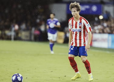 Jugador de muchísima calidad y otra de las perlas de la cantera rojiblanca. Debutó contra el Eibar y acabó participando también en Copa. En el verano de 2021 se marchó cedido al Bournemouth de la segunda división inglesa, y posteriormente al Mirandés, donde sobresalió junto a Camello, se asentó en primera en la 2022/23 con el Girona y regresó al Atlético donde disputó 2 temporadas más. En total disputó 75 partidos de rojiblanco, anotando 5 goles y repartiendo 6 asistencias, antes de marcharse traspasado al Betis el pasado verano por 8 millones de euros.