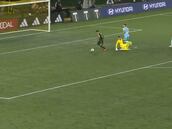 Eludió al arquero y definió: el mejor gol chileno del fin de semana