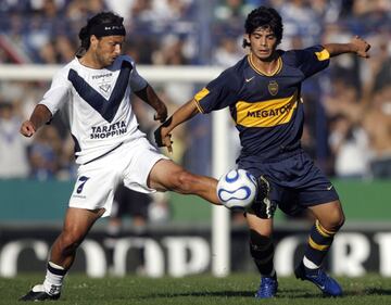 Comenzó en las categorías inferiores de Newell's,​ hasta que Jorge Griffa, se lo lleva a Boca Juniors, donde comienza a crecer hasta llegar al primer equipo con el que  debuta en competición oficial en febrero de 2007.