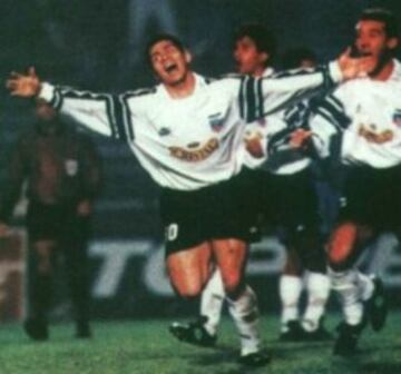 Marcelo Vega: 'Toby' jugó en Colo Colo entre 1993 y 1995. Con la camiseta alba, jugó 42 partidos, anotó 12 goles, y logró el Torneo Nacional de 1993 y la Copa Chile 1994.