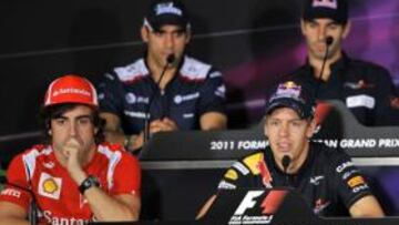 <b>COMPARECENCIA. </b>Alonso y Alguersuari, en la rueda de prensa.