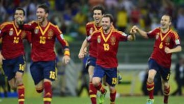 Mata celebra con sus compa&ntilde;eros el pase a la final.