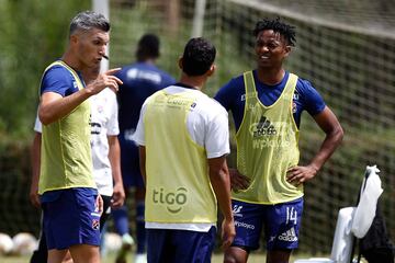 El capitán de la última estrella del Medellín tuvo su primer entrenamiento en su nuevo ciclo con el club y fue presentado ante los medios de comunicación.