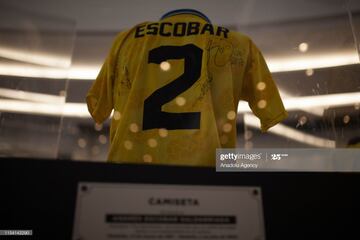 Exhibición de las camisetas de Andrés. Esta es la mítica 2 de la Selección. 