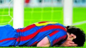 <b>POR LOS SUELOS. </b>Leo Messi se lamenta tras una ocasión fallada ante el Rubin Kazán, el pasado martes, en el Camp Nou.