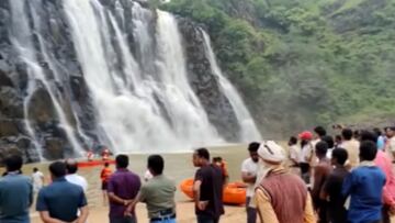 Mueren seis personas de una misma familia por hacerse un selfie en una cascada